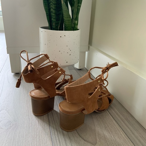 Brown suede heels - Picture 4 of 4